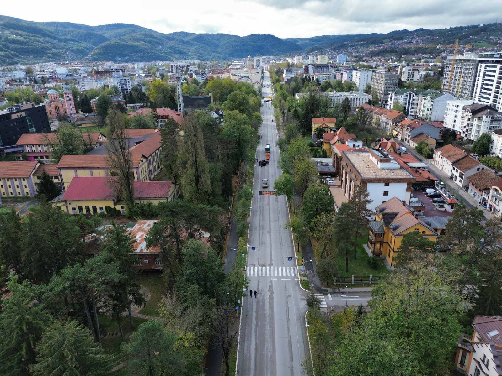 “Tijelo radnika LETJELO 50 METARA” Očevidac nesreće u centru Banjaluke o detaljima drame