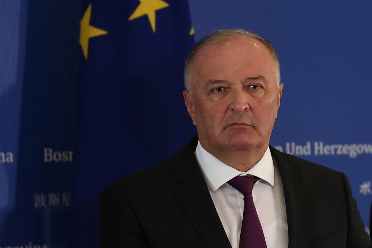 Helez tvrdi da u BiH osim EUFOR-a i NATO imaju još “neke snage” (VIDEO)