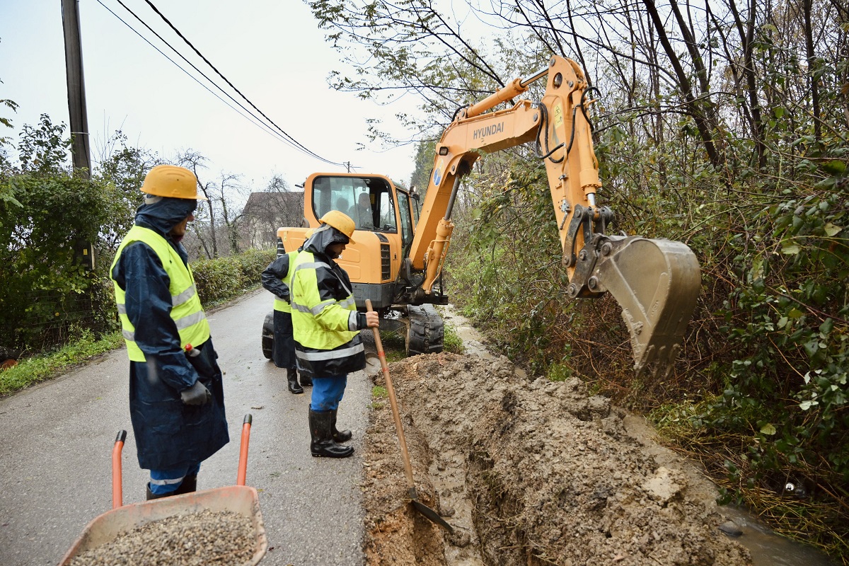 (FOTO) MJEŠTANI ZADOVOLJNI Nastavljena izgradnja vodovodne mreže u naselju Gornji Priječani