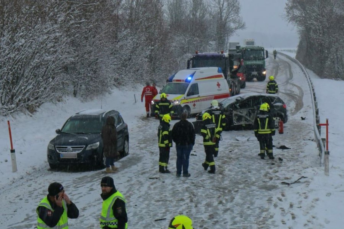 Vozač iz BiH proklizao kamionom i izazvao karambol