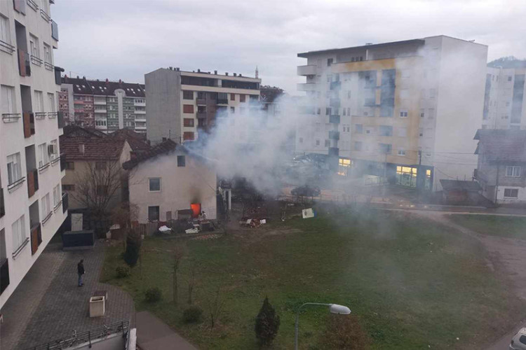 Vatrogasci spriječili širenje vatre: Ugašen požar u kući u Banjaluci