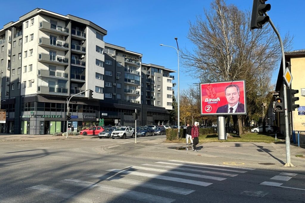 PREDIZBORNA KAMPANJA Bilbordi sa Vučićem i Dačićem u više gradova Srpske