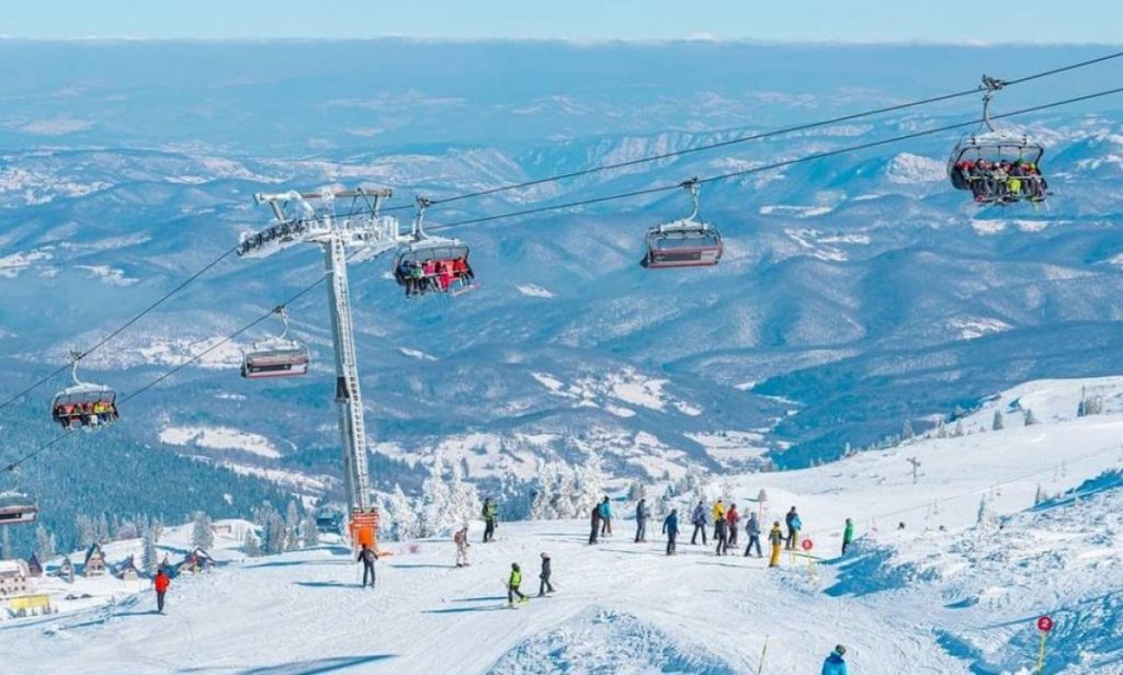 Na otvaranju zimske sezone na Jahorini više od 5.000 skijaša