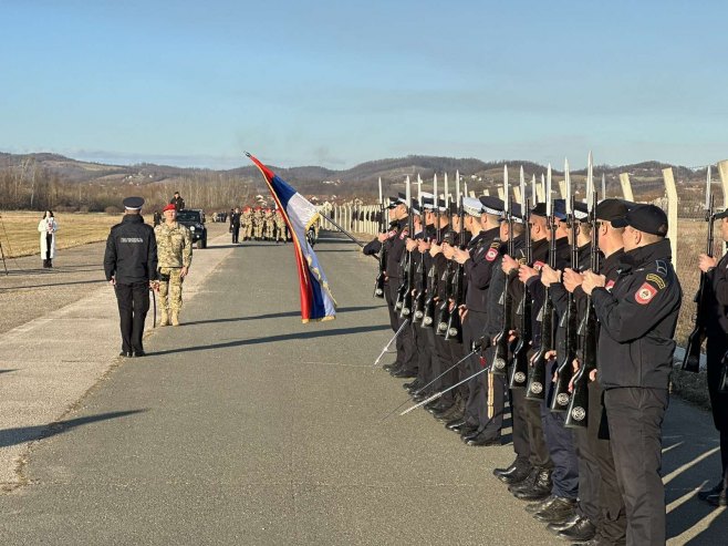 (VIDEO) Pripadnici MUP-a Srpske se spremaju za svečani defile povodom Dana Republike