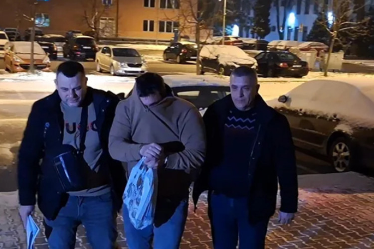 Ranjeni mladić na liječenju u UKC Srpske: Komšiji PUCAO U GRUDI, pa pozvao policiju i rekao da ga je ubio