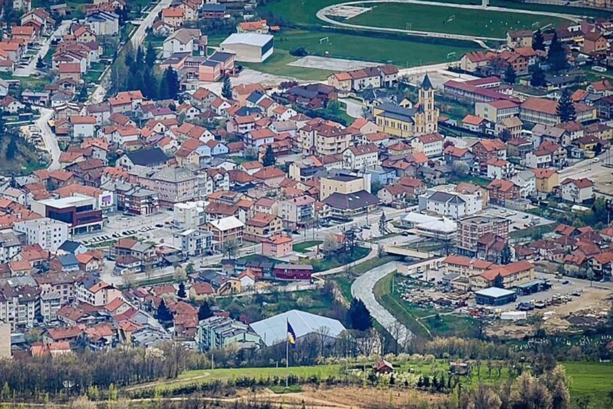 Još jedan “grad bolesnik” u BiH: Zatvoreni pekara, ćevabdžinica, butik…