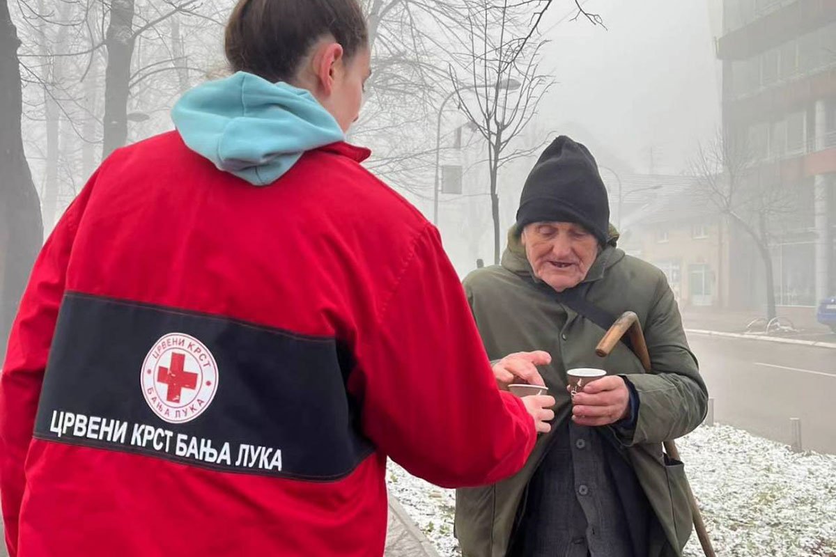 “Zagrij ruke – zagrij srce” Tradicionalna podjela čaja Banjalučanima (FOTO)