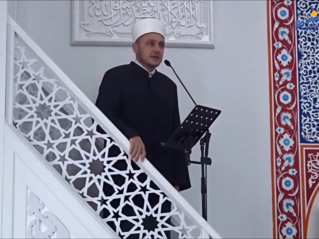 Imam iz Kozarca se ponovo bavio Srbima: Pravoslavnu Novu godinu nazvao “tamo nekom” (VIDEO)