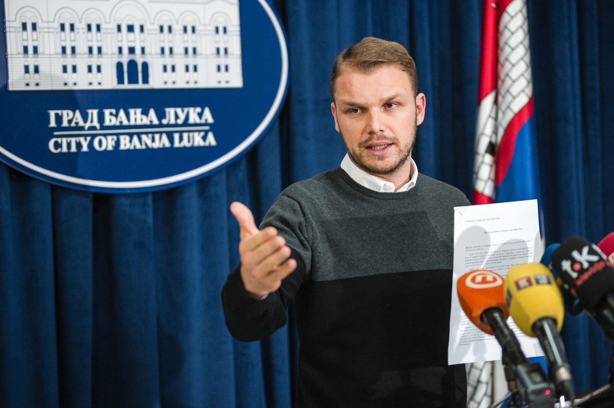 “RUKOM BIH IZNIO BOMBU, SAMO DA SE SJEDNICA ODRŽI” Stanivuković o lažnoj dojavi i sprečavanju zasjedanja