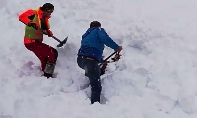 Zabilježen trenutak kada snježna lavina zatrpava Gorsku službu (VIDEO)