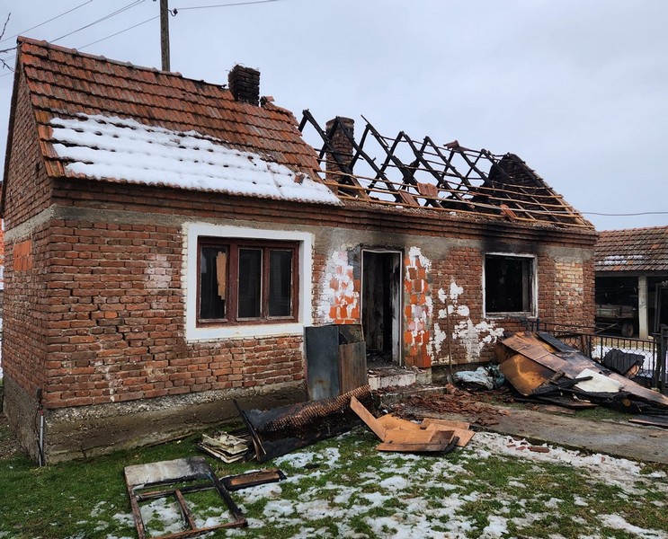 Kako je jedan status na Fejsbuku pokrenuo lavinu humanosti: Otac i sin u požaru ostali bez kuće, zbog dobrih ljudi DOBIĆE NOVU (VIDEO)