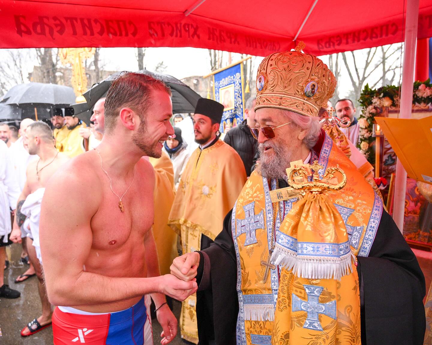 STANIVUKOVIĆ: “Bila mi je najveća moguća čast danas plivati za Časni krst iskazujući veliko poštovanje prema našoj vjeri i tradiciji” (FOTO, VIDEO)