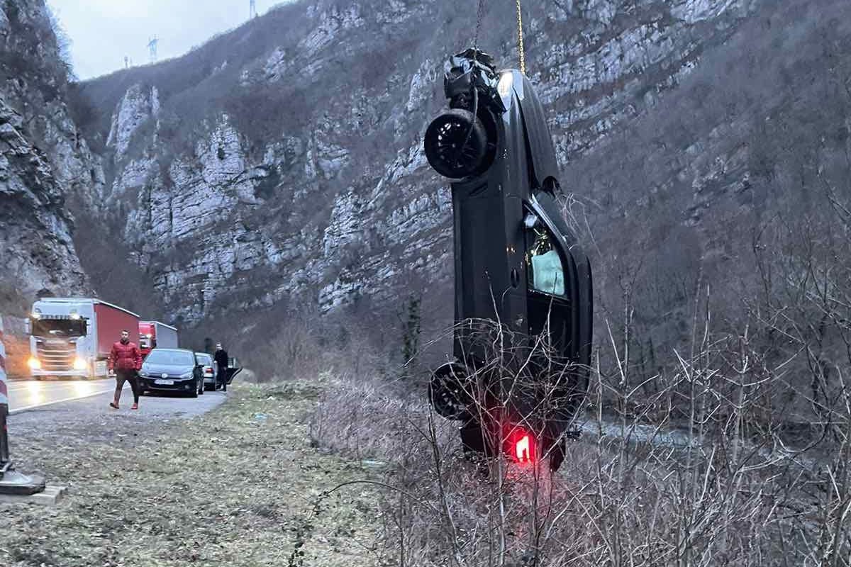 U kanjon Vrbasa sletjela porodica sa troje djece