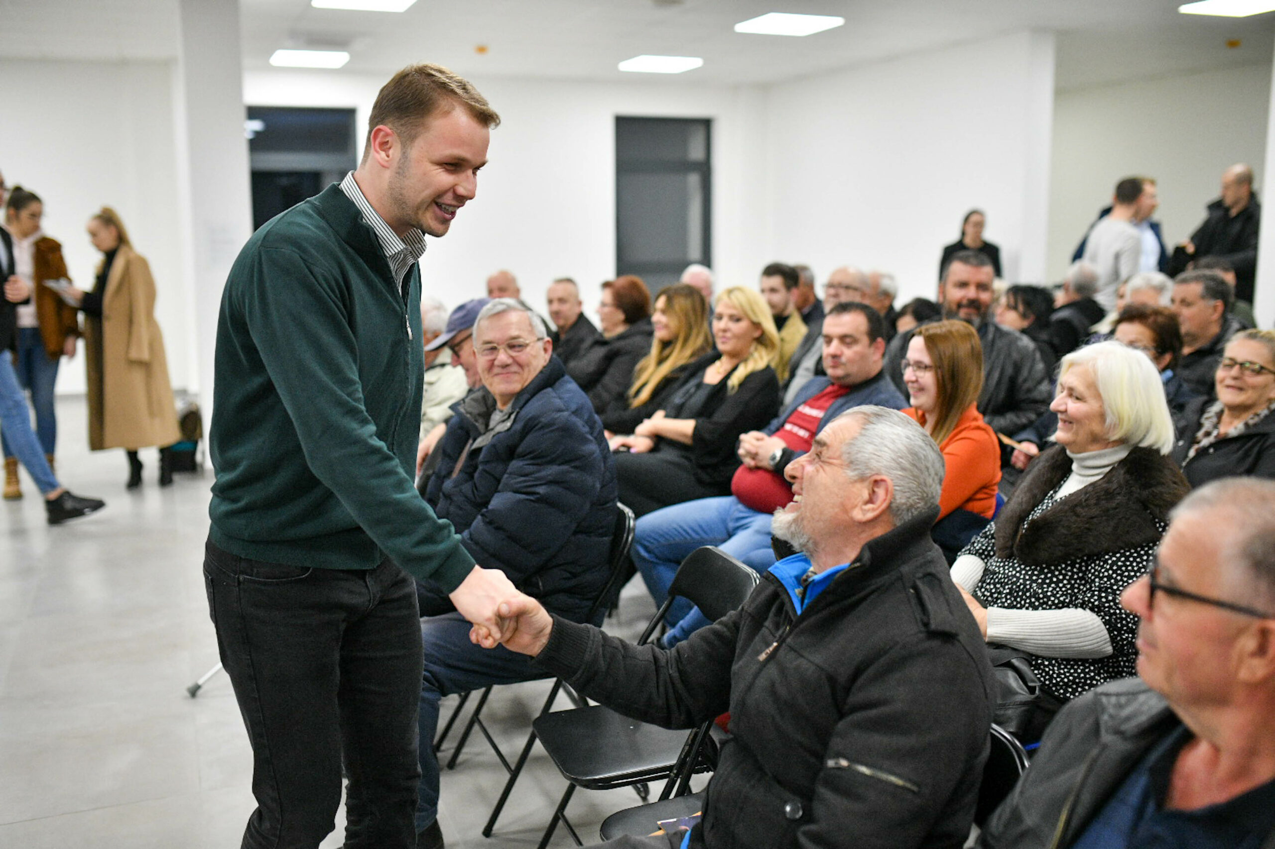 Riješeni dugogodišnji problemi: Nova vodovodna mreža i besplatni priključci za 100 kuća na Laušu (FOTO)