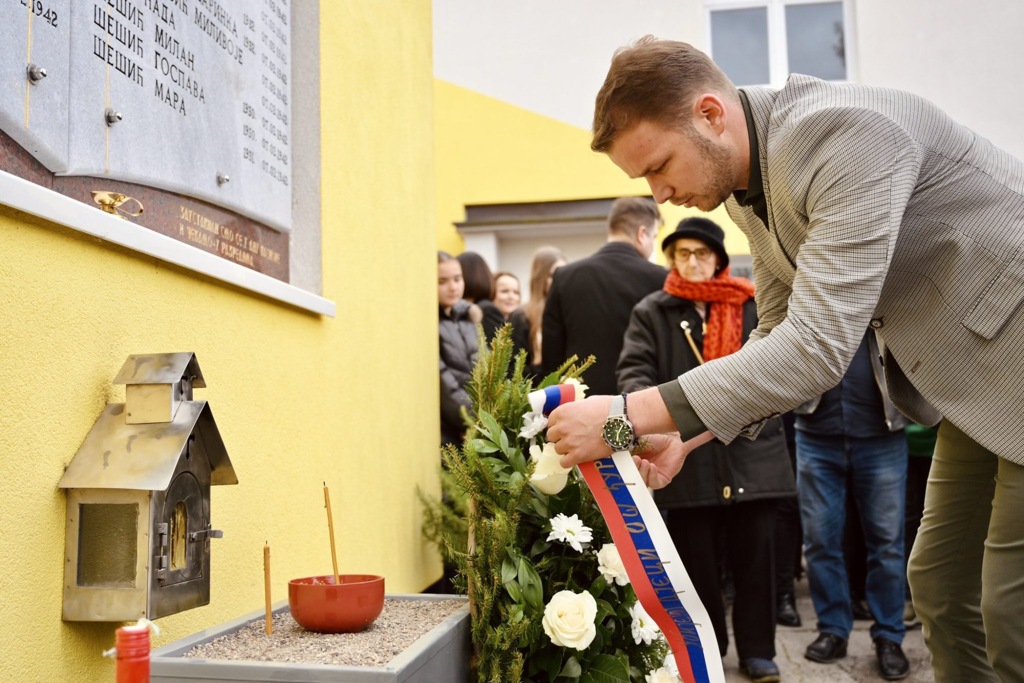 “Namjera ustaša bila jasna”: Gradonačelnik položio vijence na spomeniku 52 ubijene djece u Šargovcu (FOTO)