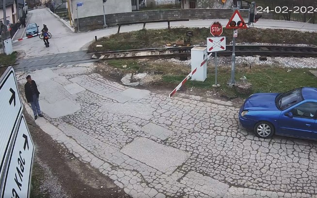 Dječak na električnom trotinetu slomio rampu u Banjaluci (VIDEO)