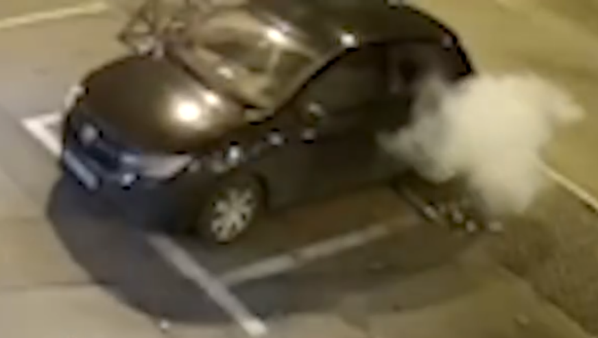 Drama u Banjaluci: Tokom vježbe na ulici, POLICIJA ŠOK BOMBOM POGODILA AUTOMOBIL (VIDEO)