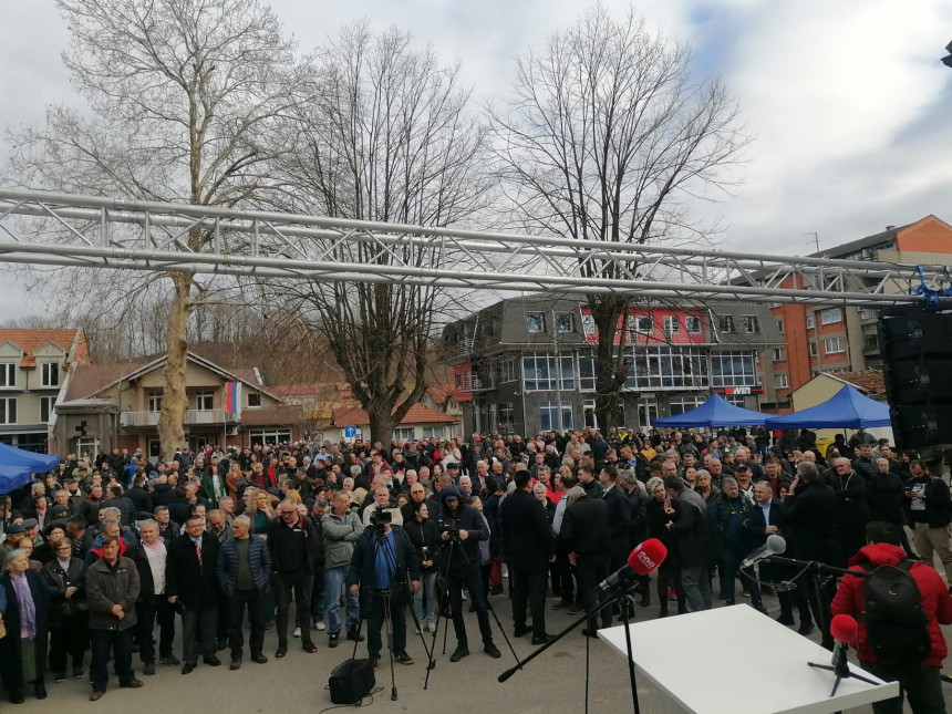 U Loparama održan skup protiv rudnika litijuma na Majevici, SDS će tražiti referendum