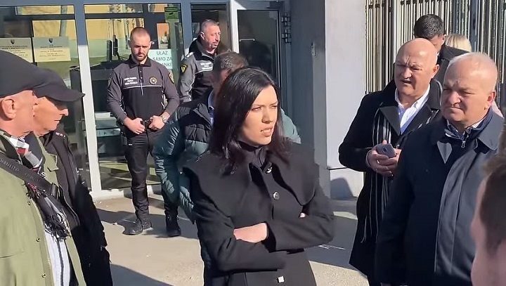 Vulićevoj prekršajni nalog: Psovke, uvrede i drsko ponašanje (VIDEO)