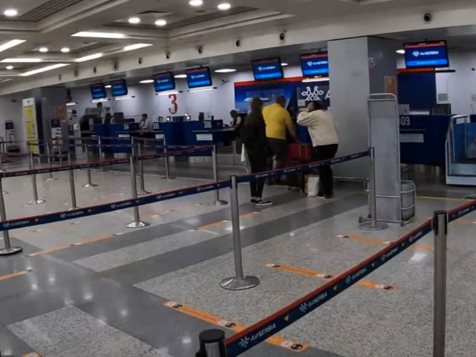 Novi detalji drame na aerodromu u Beogradu: Putnici u panici skakali niz tobogan (VIDEO)