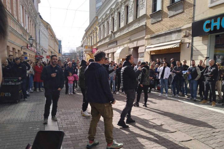 Beogradski sindikat u Gospodskoj ulici repom očarali slučajne prolaznike (VIDEO)