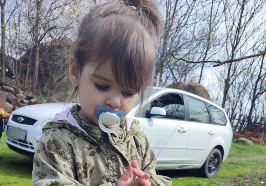 “Dok sam se okrenula, NJE NIJE BILO” Majka nestale Danke (2) očajna i van sebe, moli za pomoć (FOTO)