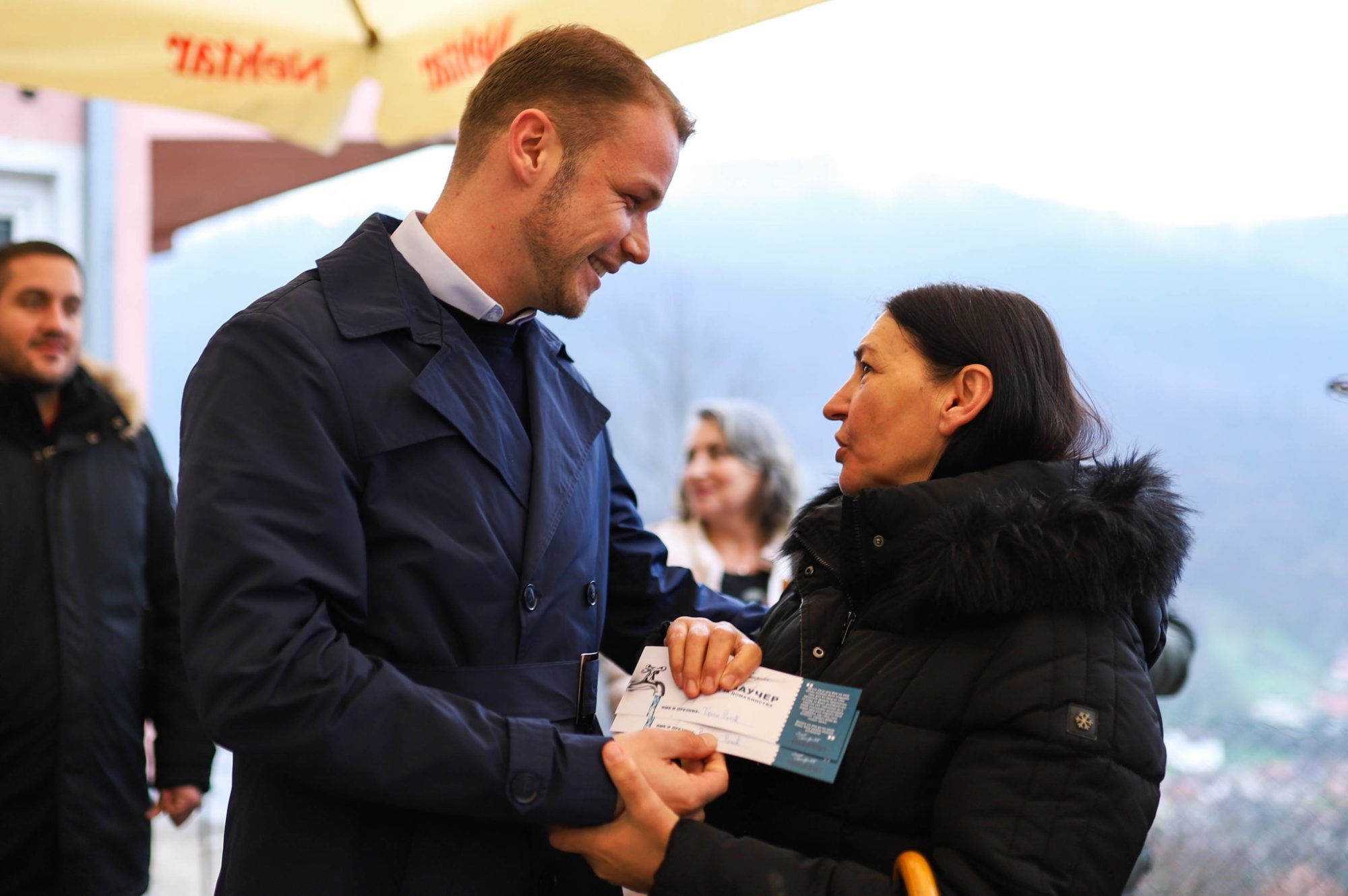 “LJUDI, EVO MOJE VODE” Stanivuković posjetio ulicu koja je bila zaboravljena, mještani oduševljeni