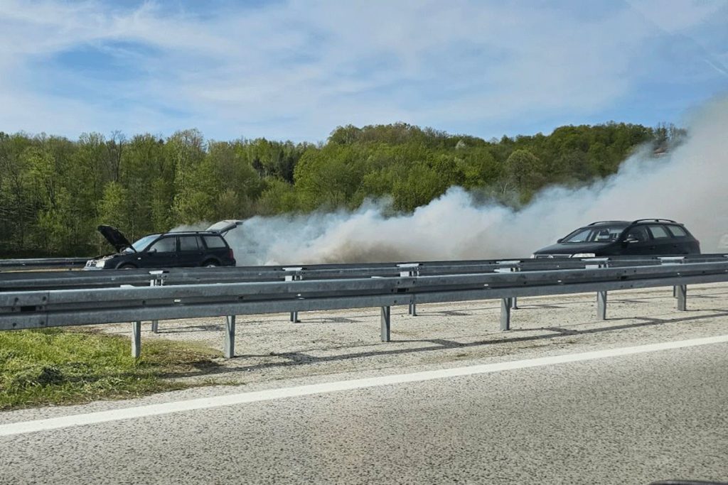 Gori golf na autoputu Banjaluka – Gradiška