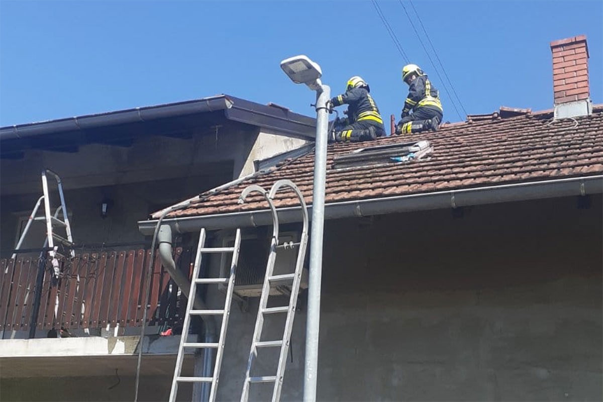 Banjalučkim vatrogascima pune ruke posla, gasili požar na kućama i automobilu (FOTO)