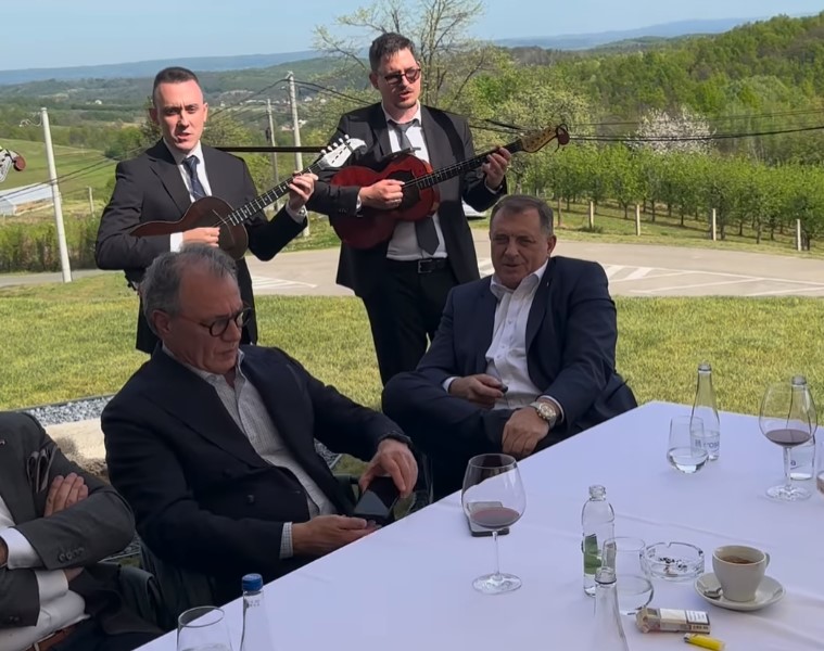 Dodik ispratio Orbana uz muziku (VIDEO)