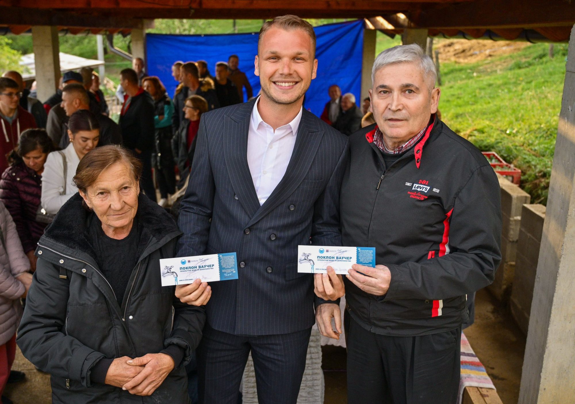 Uredno vodosnabdijevanje za domaćinstva u Jagarama: Stanivuković uručio vaučere za besplatan priključak (FOTO)