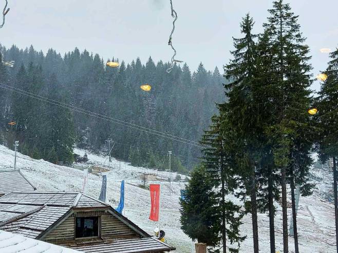 Jahorina pod snijegom: Zimska idila krajem aprila na olimpijskoj ljepotici i sutra ledeno jutro širom BiH (VIDEO)