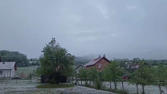 Snijeg pao i u Banjaluci (VIDEO)