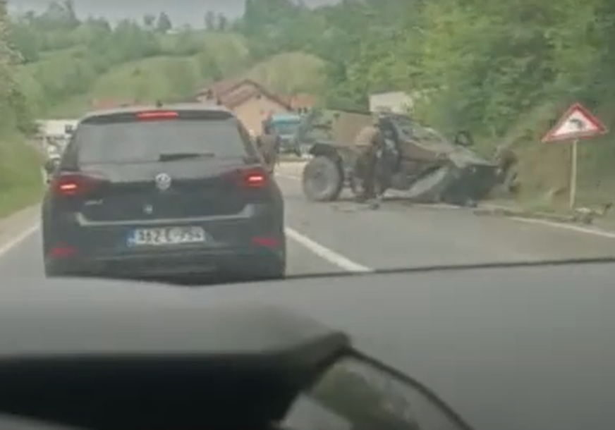 CIJELA POSADA PREVEZENA U BOLNICU Vozač terenca EUFOR izgubio kontrolu i sletio s puta