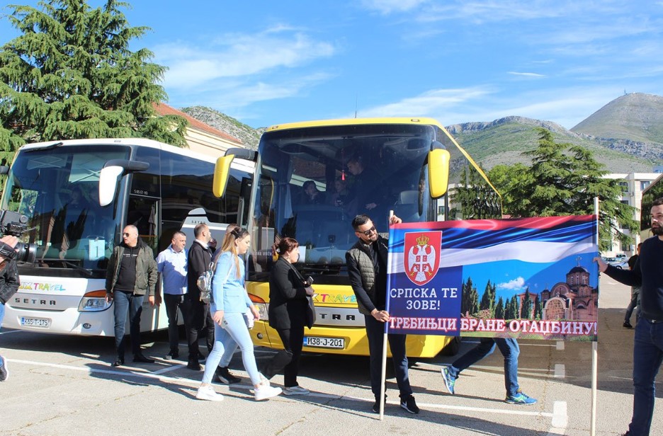 Stotine Trebinjaca krenulo u Banjaluku na miting