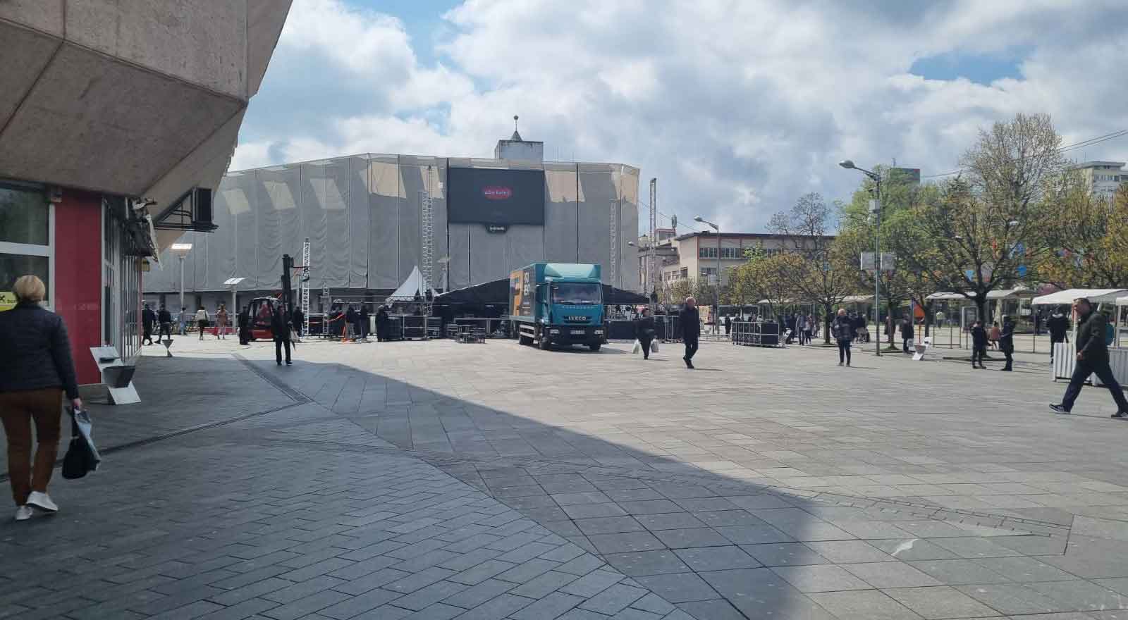 “Srpska te zove“ – U Banjaluci miting zbog rezolucije o Srebrenici