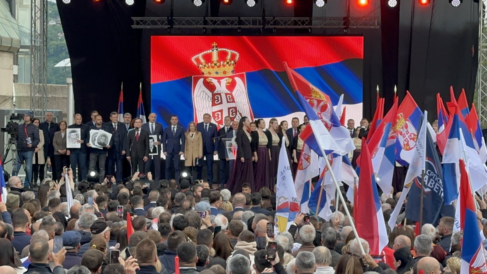 MITING “SRPSKA TE ZOVE”: Narod u svim prelomnim trenucima znao da odabere pravi put (FOTO, VIDEO)