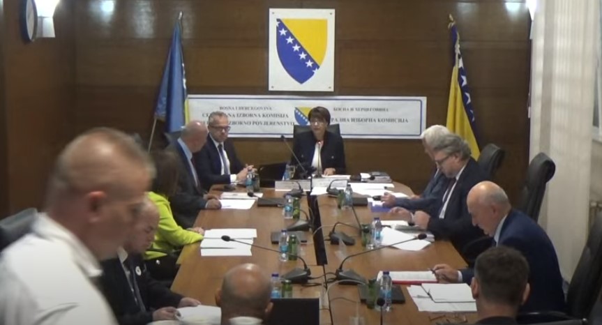 Pred CIK-om veliki izazov: Kako do avgusta imenovati oko 12.000 ljudi koji moraju biti nestranački?