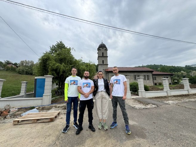 Humani gest sugrađana, pješke krenuli na Ostrog kako bi pomogli Sergeju Stuparu (FOTO)