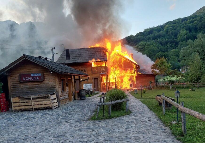 OVO NIKO NIJE OČEKIVAO Do temelja izgorio POZNATI RESTORAN: Poznat uzrok KATASTROFALNOG POŽARA u Ribniku