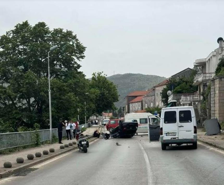 Težak udes u centru Trebinja, poginuo mladić (19)