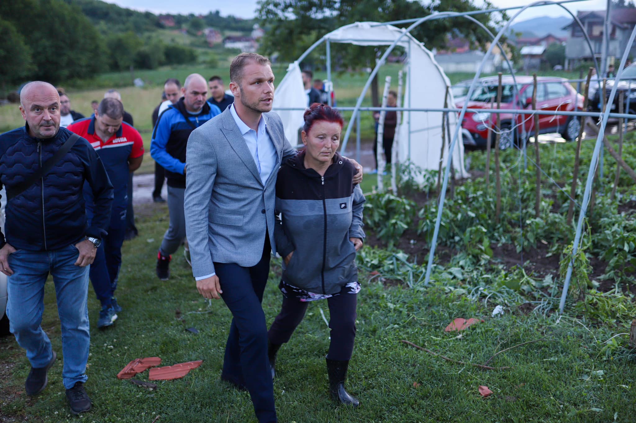 Mještanima Mišinog Hana nevrijeme odnijelo krov, obišao ih Stanivuković (FOTO)