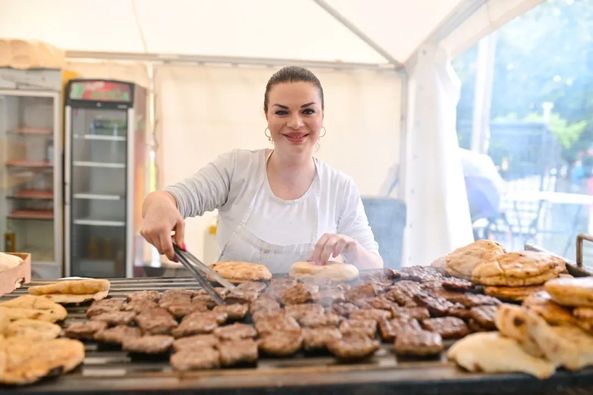 “Čevap fest” privukao veliki broj posjetilaca (FOTO)