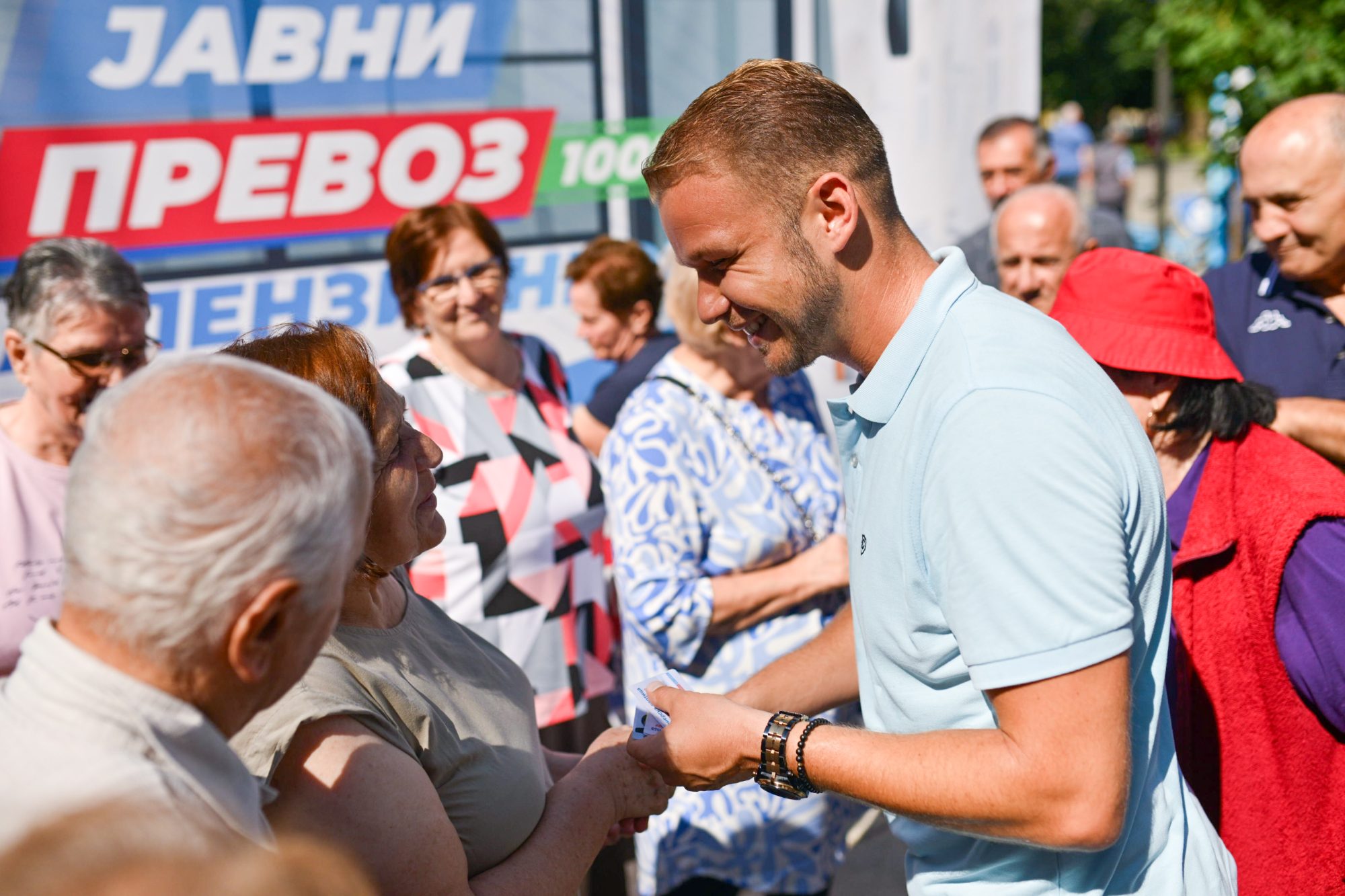 Uručeno preko 1.000 novih kartica za besplatan javni prevoz za penzionere (FOTO)