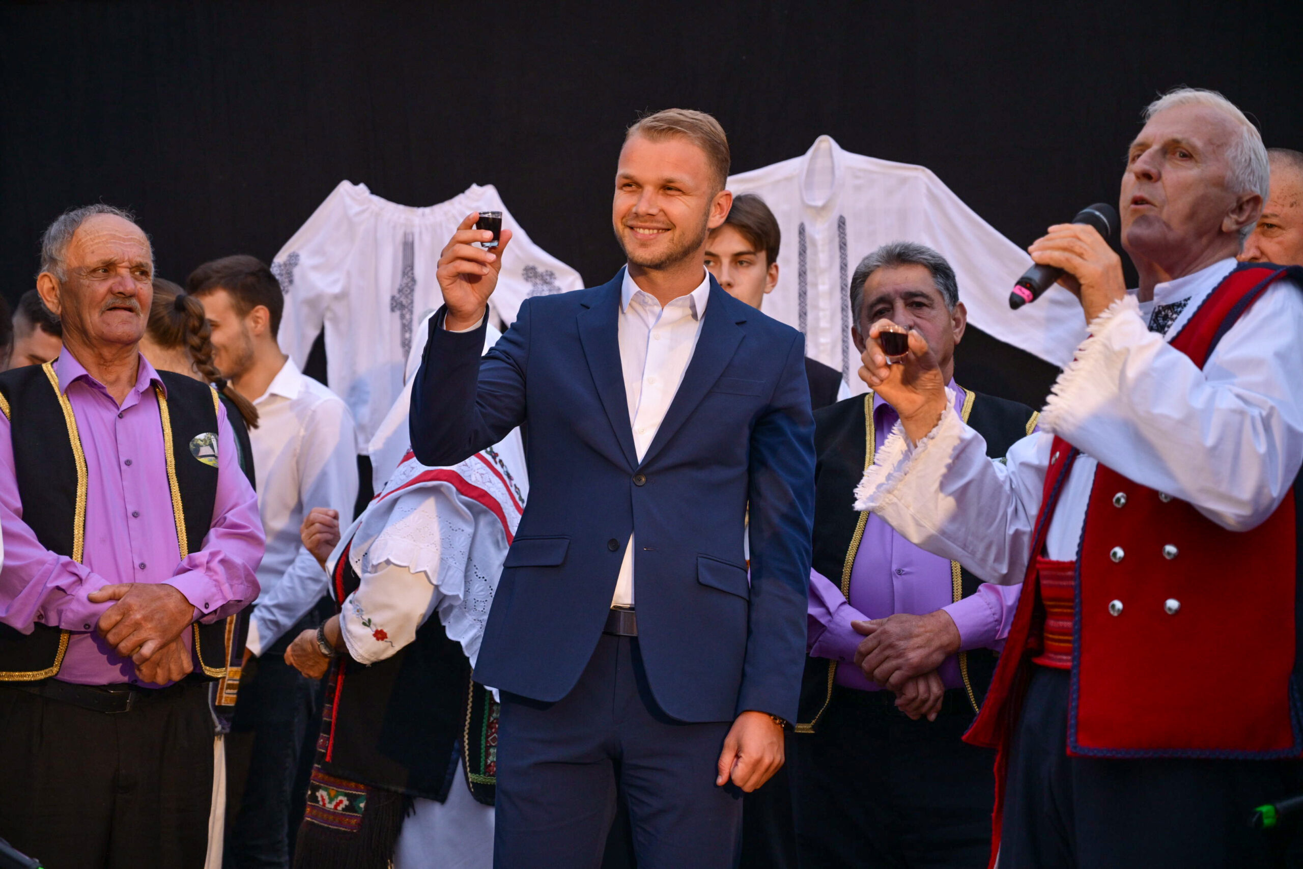 Slava kroz tradiciju: Gradonačelnik sa brojnim sugrađanima proslavio Spasovdan (FOTO)