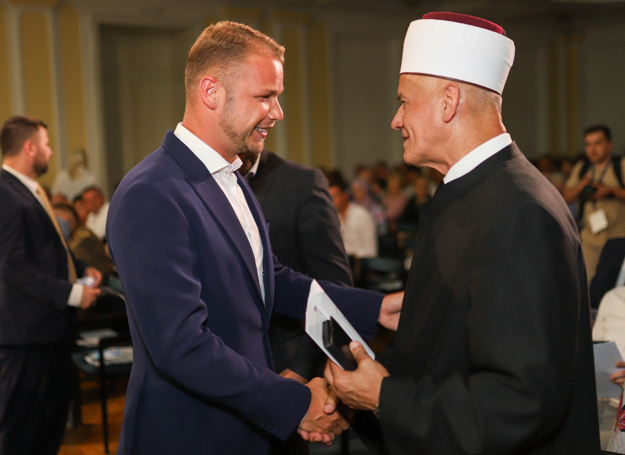 “Slavimo i učimo jedni od drugih” Stanivuković prisustvovao svečanom Bajramskom koncertu (FOTO)