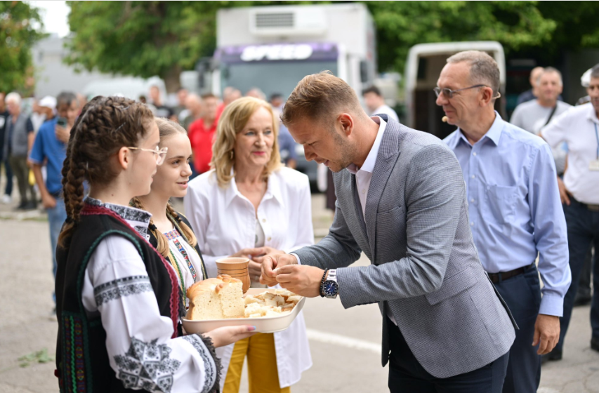 Stanivuković: Vratili smo tradiciju kočija na ulicama Banjaluke na Duhovski utorak (FOTO)