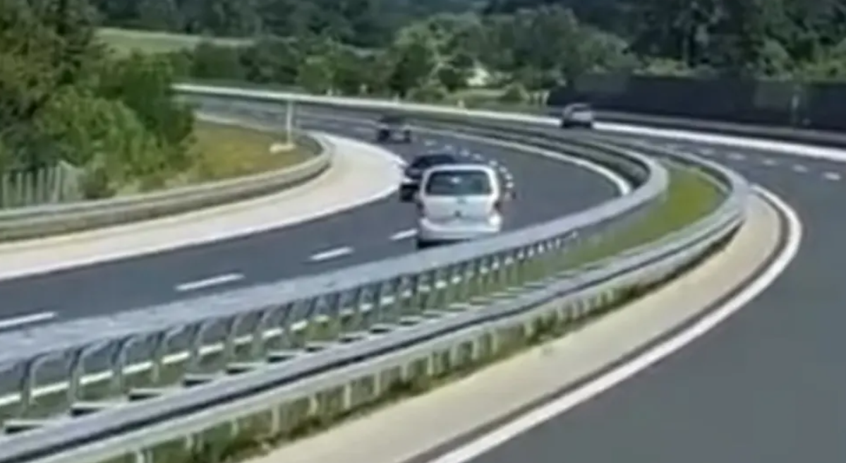 Oprez! Opasna vožnja na auto-putu, vozač opela kreće se u kontra smjeru (VIDEO)