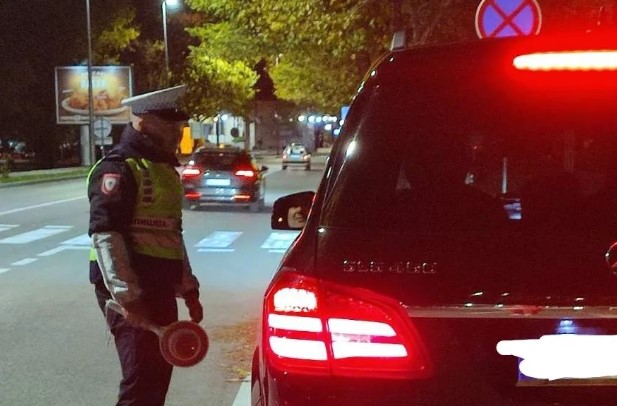 MALOLJETNIK DIVLJAO AUTOMOBILOM Oduzeto mu vozilo, obaviješten i Centar za socijalni rad u Banjaluci