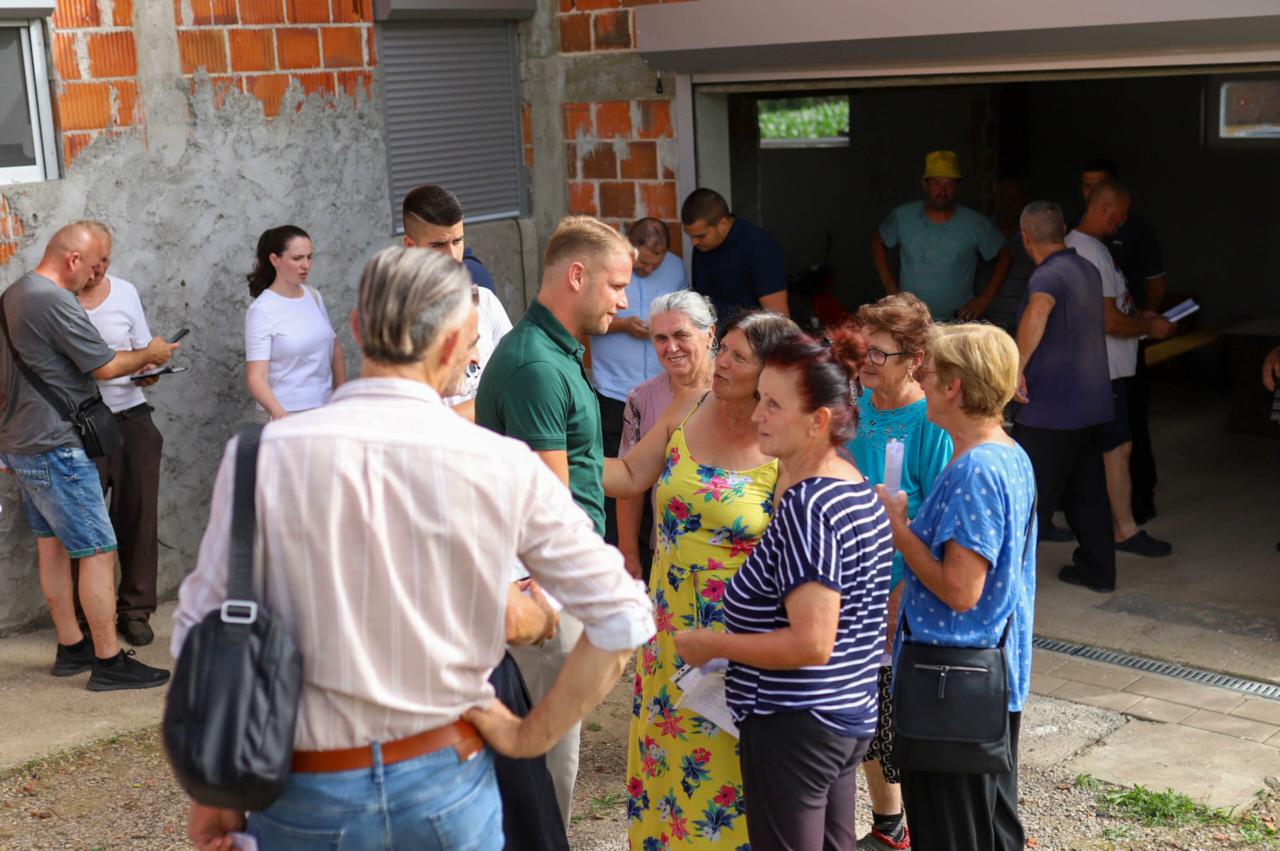 ISPUNJENO OBEĆANJE Uručena rješenja o nadoknadi štete za 18 porodica u Mišinom Hanu (FOTO)